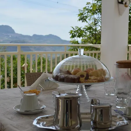 ベッド・アンド・ブレックファスト Arcobaleno Casteltermini